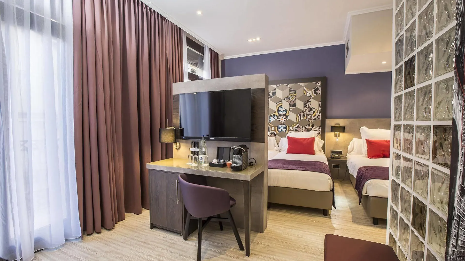 Leonardo Hotel Barcelona Las Ramblas 3*,