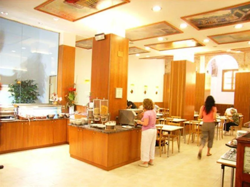 Leonardo Hotel Barcelona Las Ramblas 3*,
